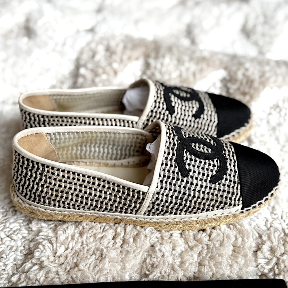 CHANEL WOVEN CAP TOE LEATHER WHITE BLACK LOAFER ESPADRILLE FLAT 40 10 - Picture 3 of 13